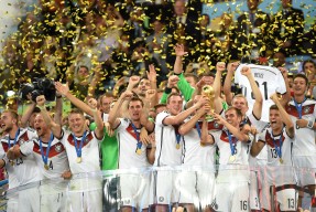 开云体育下载-欧洲球队一触即发的对决，谁将捧起冠军奖杯？()