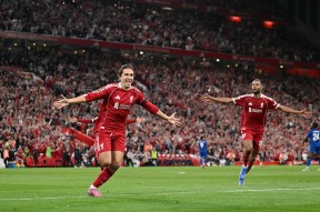 开云app在线下载-罗马前锋因伤下场，对球队冲击巨大()