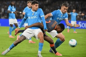 开云体育下载-那不勒斯惨败客场，冠军希望渐行渐远()