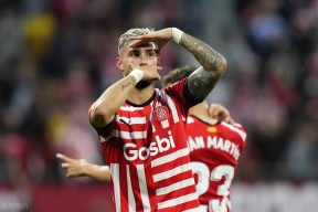 开云体育-格拉纳达门将埃斯卡利表现高效，奉献多次扑救(格拉纳达球员)